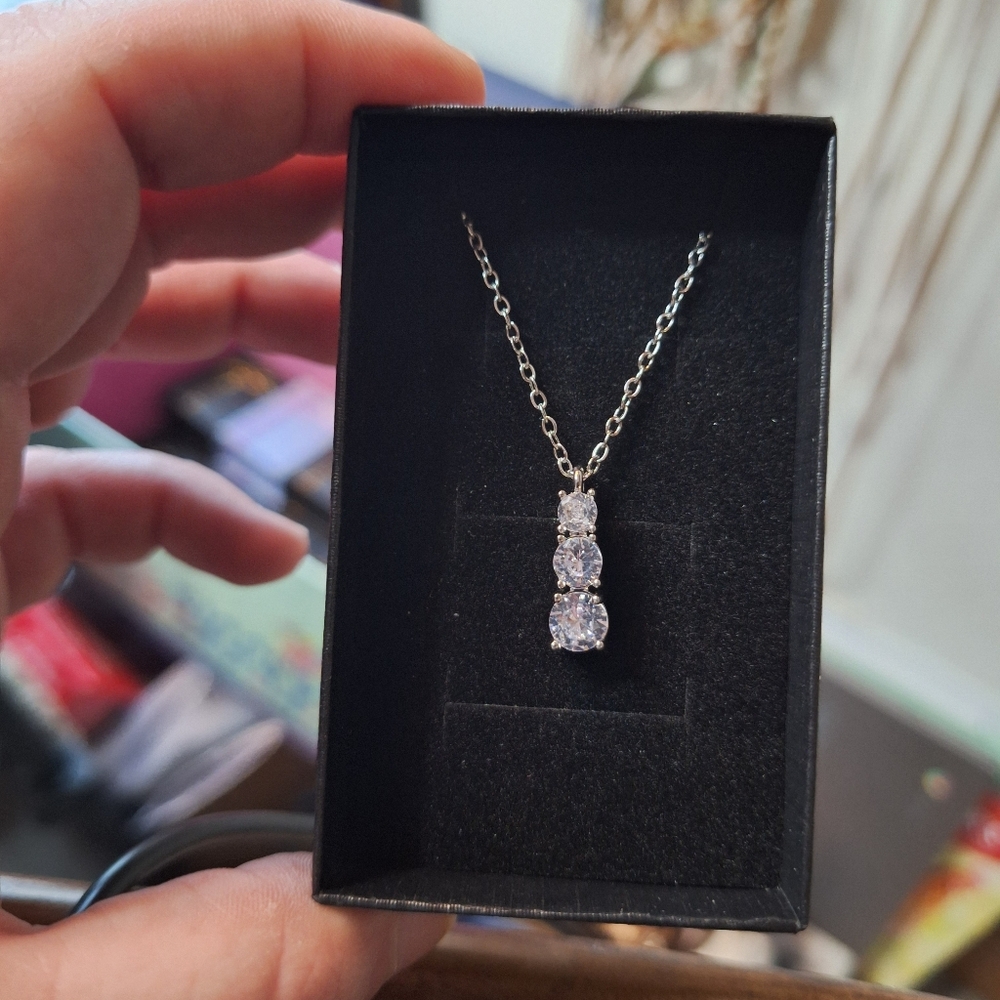 Three stone pendant necklace